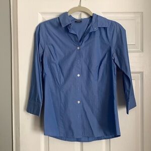 Women’s Van Heusen dress shirt. Size small